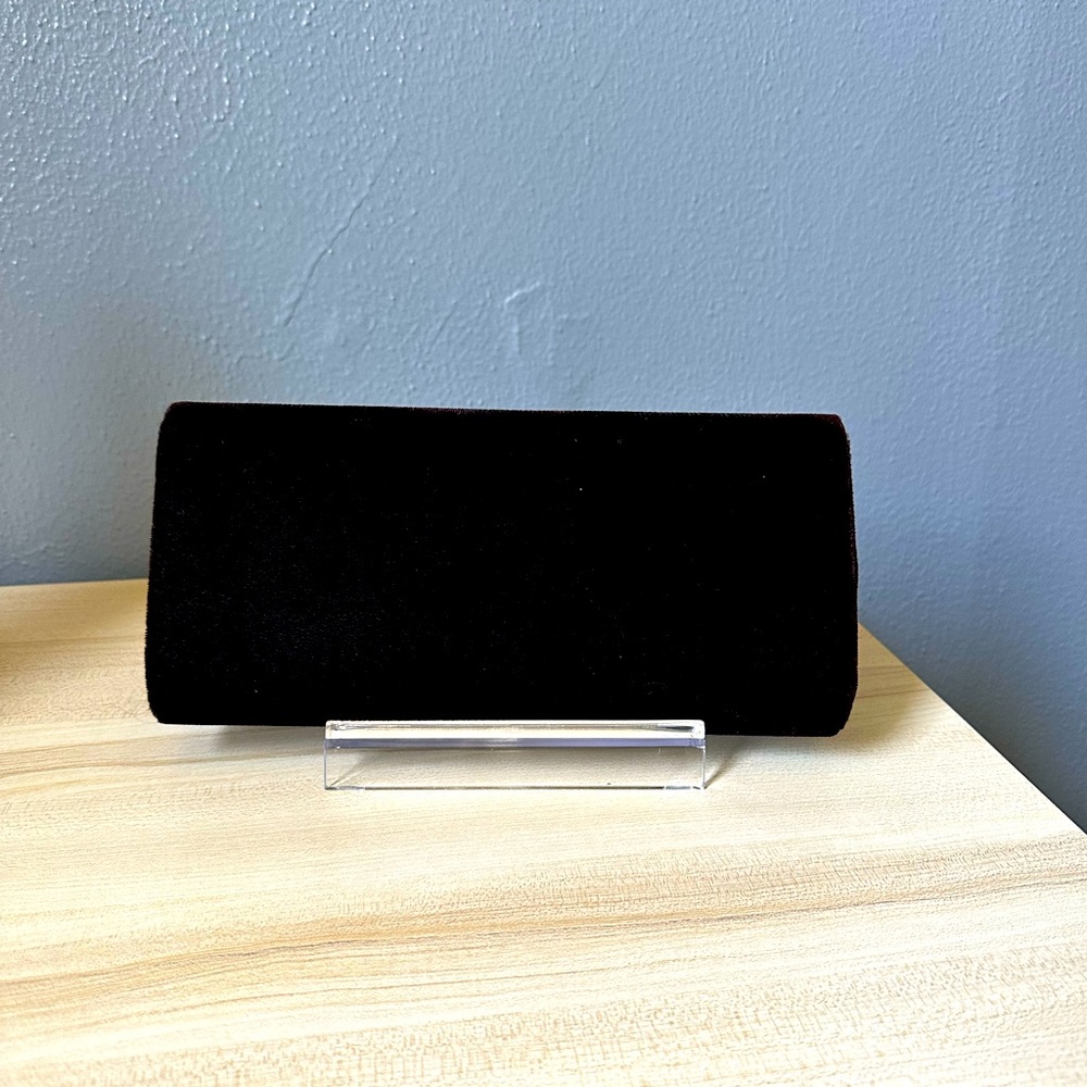 VICTORIA SECRET BLACK VELVET CLUTCH. - Picture 2 of 7